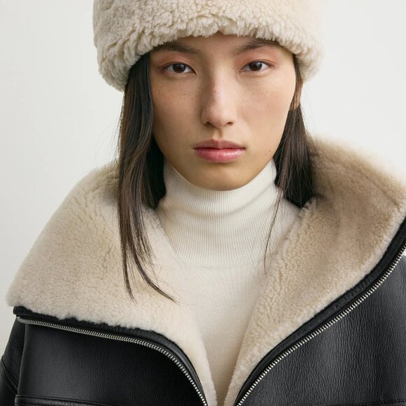 TOTEME // Shearling Winter Hat (black & off-white)